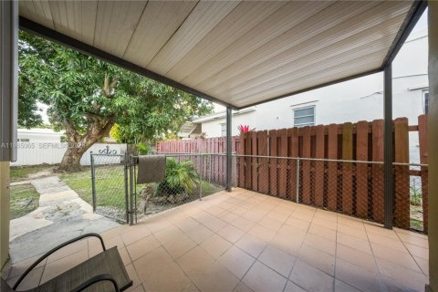 Casa en venta en Miami, Florida, 3 dormitorios, 152.82 m2 № 2026896 - foto 21