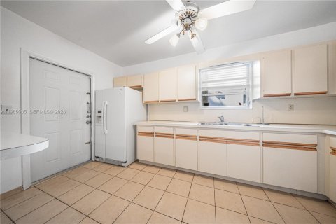 Casa en venta en Miami, Florida, 3 dormitorios, 152.82 m2 № 2026896 - foto 15