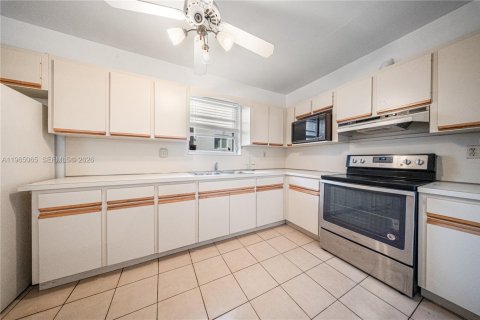 Casa en venta en Miami, Florida, 3 dormitorios, 152.82 m2 № 2026896 - foto 14