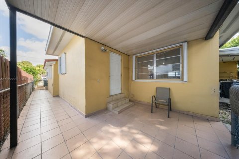 Casa en venta en Miami, Florida, 3 dormitorios, 152.82 m2 № 2026896 - foto 22