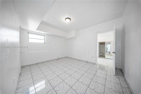 Casa en venta en Miami, Florida, 3 dormitorios, 152.82 m2 № 2026896 - foto 11