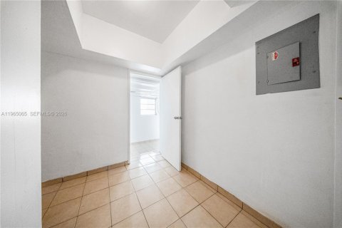 Casa en venta en Miami, Florida, 3 dormitorios, 152.82 m2 № 2026896 - foto 17