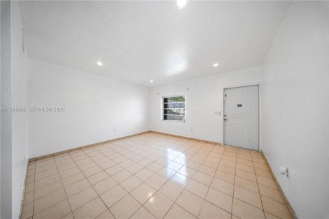 Casa en venta en Miami, Florida, 3 dormitorios, 152.82 m2 № 2026896 - foto 3