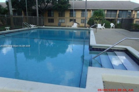 Condominio en alquiler en Hollywood, Florida, 1 dormitorio, 41.81 m2 № 1937366 - foto 7