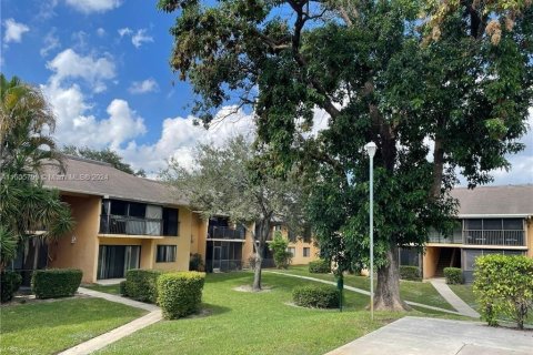 Condominio en alquiler en Hollywood, Florida, 1 dormitorio, 41.81 m2 № 1937366 - foto 1