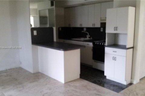 Condominio en alquiler en Hollywood, Florida, 1 dormitorio, 41.81 m2 № 1937366 - foto 2
