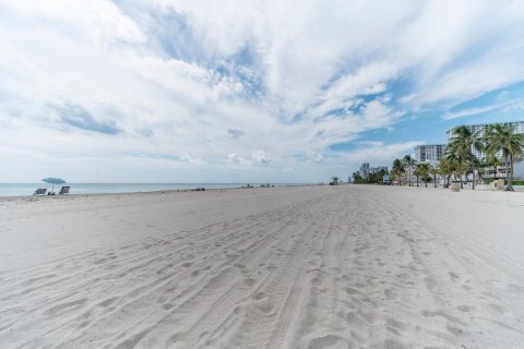 Copropriété à vendre à Hollywood, Floride: 36.98 m2 № 1120070 - photo 1