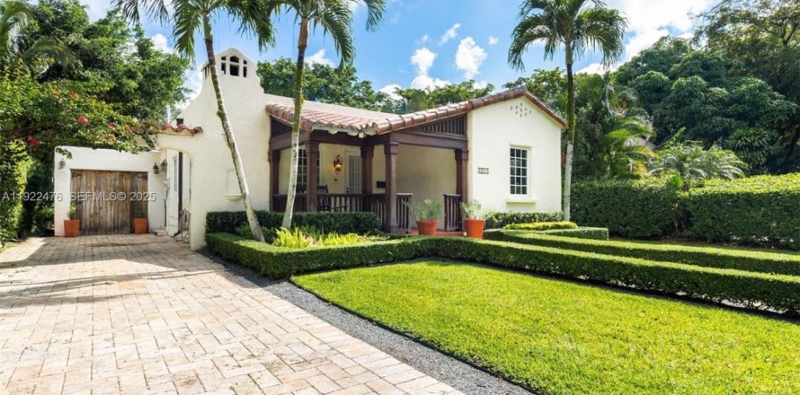 Дом в Корал-Гейблс, Флорида 4 спальни, 162.76м2 № 1977141