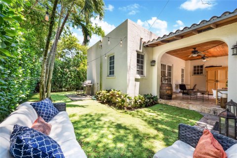 Снять в аренду виллу или дом в Корал-Гейблс, Флорида 4 спальни, 162.76м2, № 1977141 - фото 14