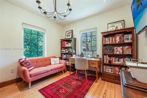 Снять в аренду виллу или дом в Корал-Гейблс, Флорида 4 спальни, 162.76м2, № 1977141 - фото 5