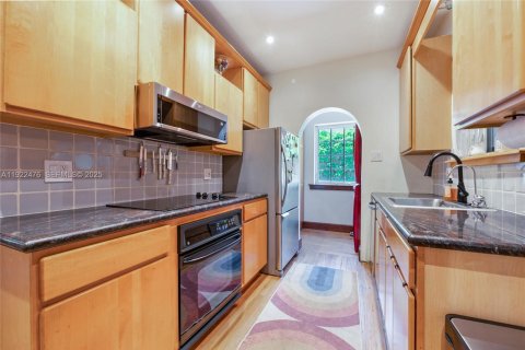 Снять в аренду виллу или дом в Корал-Гейблс, Флорида 4 спальни, 162.76м2, № 1977141 - фото 8