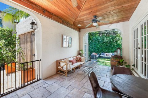 Снять в аренду виллу или дом в Корал-Гейблс, Флорида 4 спальни, 162.76м2, № 1977141 - фото 13