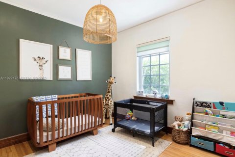 Снять в аренду виллу или дом в Корал-Гейблс, Флорида 4 спальни, 162.76м2, № 1977141 - фото 7