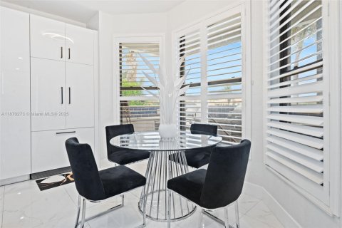 House in Miramar, Florida 6 bedrooms, 332.5 sq.m. № 1978903 - photo 11