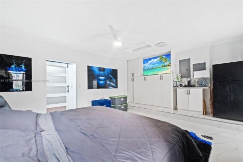 House in Miramar, Florida 6 bedrooms, 332.5 sq.m. № 1978903 - photo 25