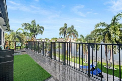 House in Miramar, Florida 6 bedrooms, 332.5 sq.m. № 1978903 - photo 13