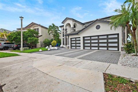 House in Miramar, Florida 6 bedrooms, 332.5 sq.m. № 1978903 - photo 2