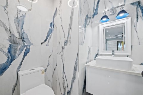 House in Miramar, Florida 6 bedrooms, 332.5 sq.m. № 1978903 - photo 20