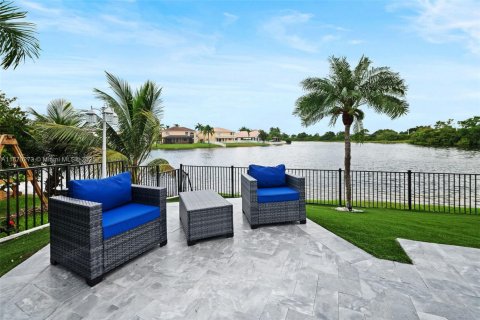 House in Miramar, Florida 6 bedrooms, 332.5 sq.m. № 1978903 - photo 30