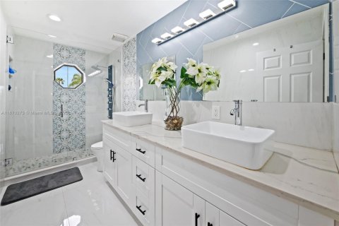 House in Miramar, Florida 6 bedrooms, 332.5 sq.m. № 1978903 - photo 15