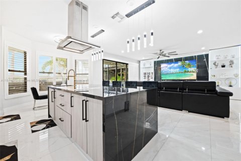 House in Miramar, Florida 6 bedrooms, 332.5 sq.m. № 1978903 - photo 7