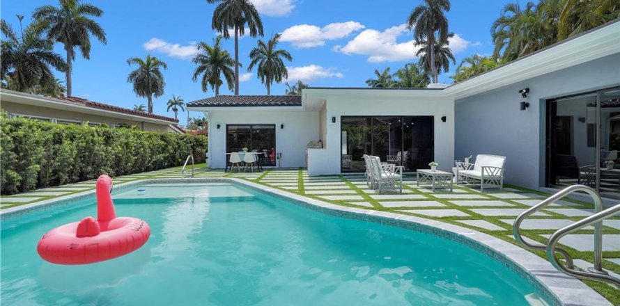 Casa en North Bay Village, Florida 4 dormitorios, 214.88 m2 № 488425