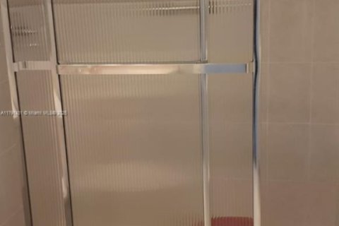 Снять в аренду кондоминиум в Холливуд, Флорида 2 спальни, 115.94м2, № 1707863 - фото 17