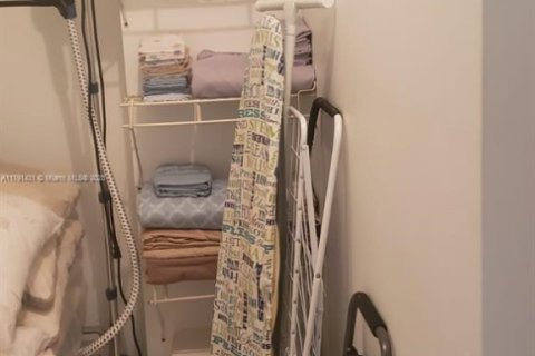 Снять в аренду кондоминиум в Холливуд, Флорида 2 спальни, 115.94м2, № 1707863 - фото 16