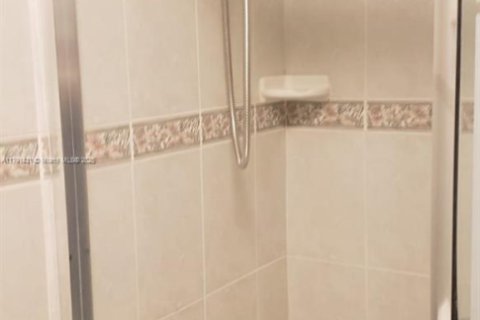 Снять в аренду кондоминиум в Холливуд, Флорида 2 спальни, 115.94м2, № 1707863 - фото 14