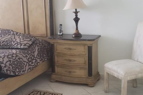 Снять в аренду кондоминиум в Холливуд, Флорида 2 спальни, 115.94м2, № 1707863 - фото 10