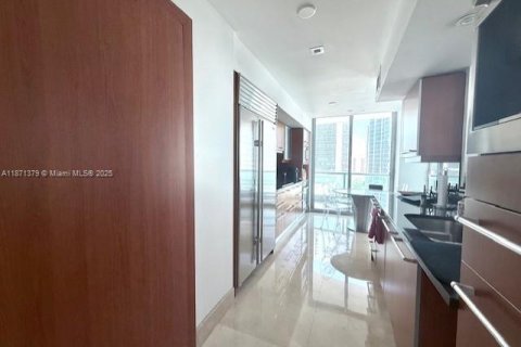 Condo in Miami, Florida, 2 bedrooms  № 1920440 - photo 9