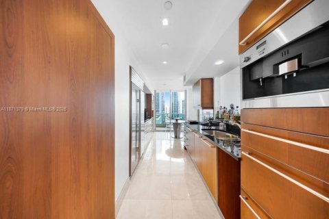 Condo in Miami, Florida, 2 bedrooms  № 1920440 - photo 22