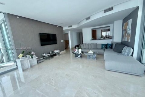 Condo in Miami, Florida, 2 bedrooms  № 1920440 - photo 5