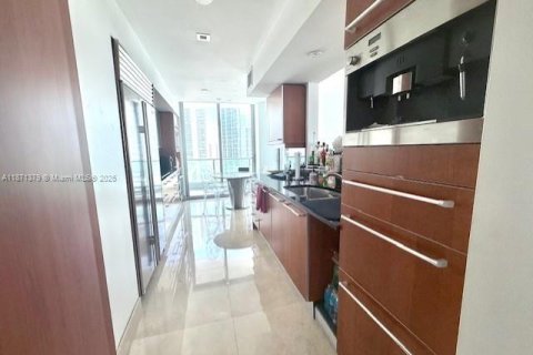Condo in Miami, Florida, 2 bedrooms  № 1920440 - photo 8