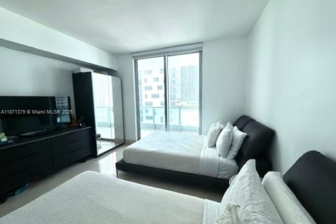 Condo in Miami, Florida, 2 bedrooms  № 1920440 - photo 11