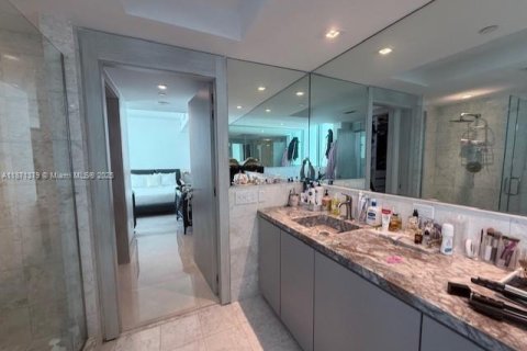 Condo in Miami, Florida, 2 bedrooms  № 1920440 - photo 12