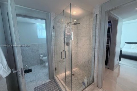 Condo in Miami, Florida, 2 bedrooms  № 1920440 - photo 13