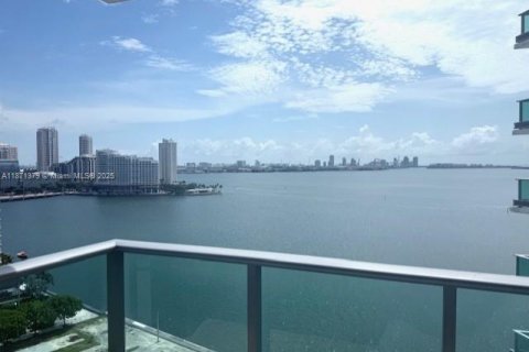 Condo in Miami, Florida, 2 bedrooms  № 1920440 - photo 1
