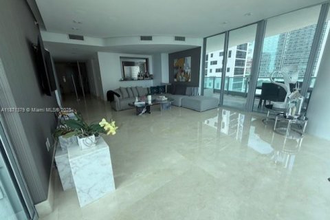 Condo in Miami, Florida, 2 bedrooms  № 1920440 - photo 4