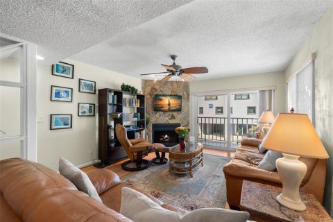 Townhouse in Treasure Island, Florida 2 bedrooms, 96.62 sq.m. № 1732238 - photo 7