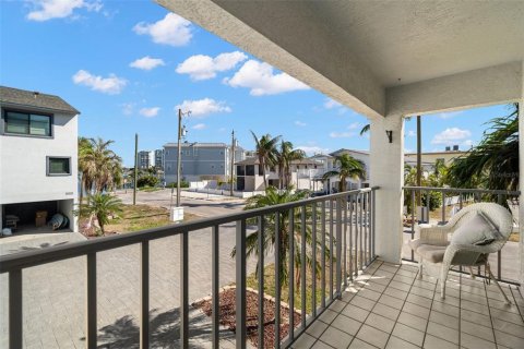 Townhouse in Treasure Island, Florida 2 bedrooms, 96.62 sq.m. № 1732238 - photo 25