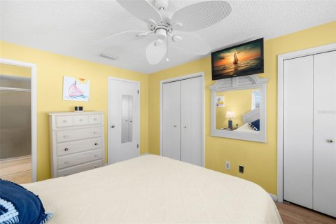 Townhouse in Treasure Island, Florida 2 bedrooms, 96.62 sq.m. № 1732238 - photo 18