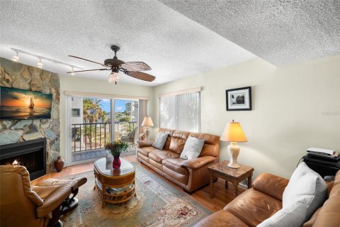 Townhouse in Treasure Island, Florida 2 bedrooms, 96.62 sq.m. № 1732238 - photo 6