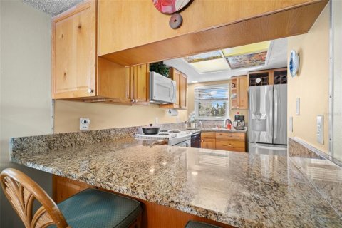 Townhouse in Treasure Island, Florida 2 bedrooms, 96.62 sq.m. № 1732238 - photo 12