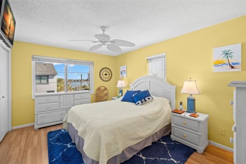 Townhouse in Treasure Island, Florida 2 bedrooms, 96.62 sq.m. № 1732238 - photo 15