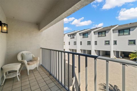 Townhouse in Treasure Island, Florida 2 bedrooms, 96.62 sq.m. № 1732238 - photo 24