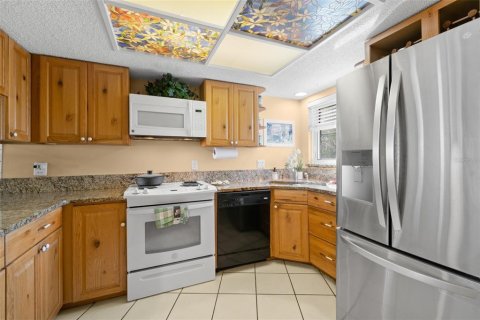 Townhouse in Treasure Island, Florida 2 bedrooms, 96.62 sq.m. № 1732238 - photo 13