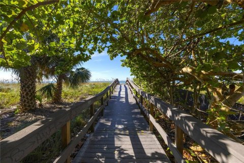 Townhouse in Treasure Island, Florida 2 bedrooms, 96.62 sq.m. № 1732238 - photo 29