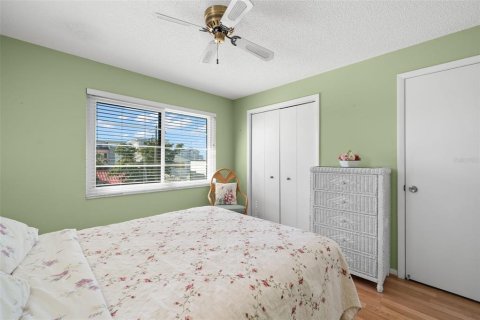 Townhouse in Treasure Island, Florida 2 bedrooms, 96.62 sq.m. № 1732238 - photo 21