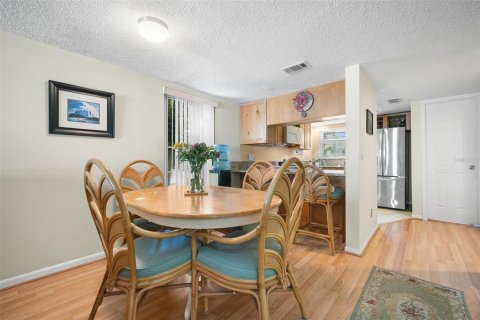Townhouse in Treasure Island, Florida 2 bedrooms, 96.62 sq.m. № 1732238 - photo 9